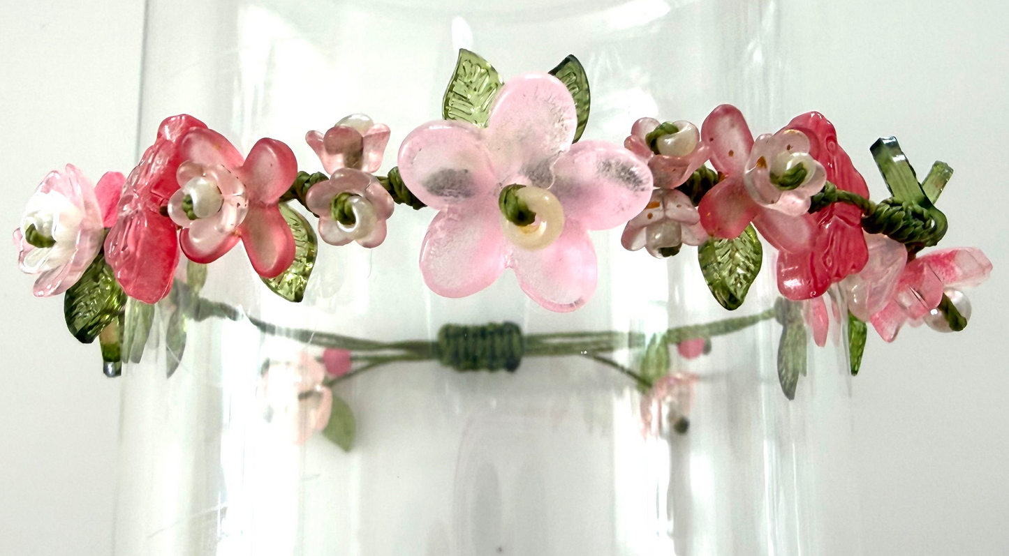 Pulsera floral rosa hecha a mano
