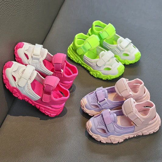 Kinder Sportsandalen für Mädchen, atmungsaktive Sneaker aus Mesh für Jungen, lässige Strandschuhe, modische hohle, rutschfeste flache Tenis Feminino
