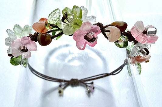Handgemachtes Blumenarmband für den Frühling