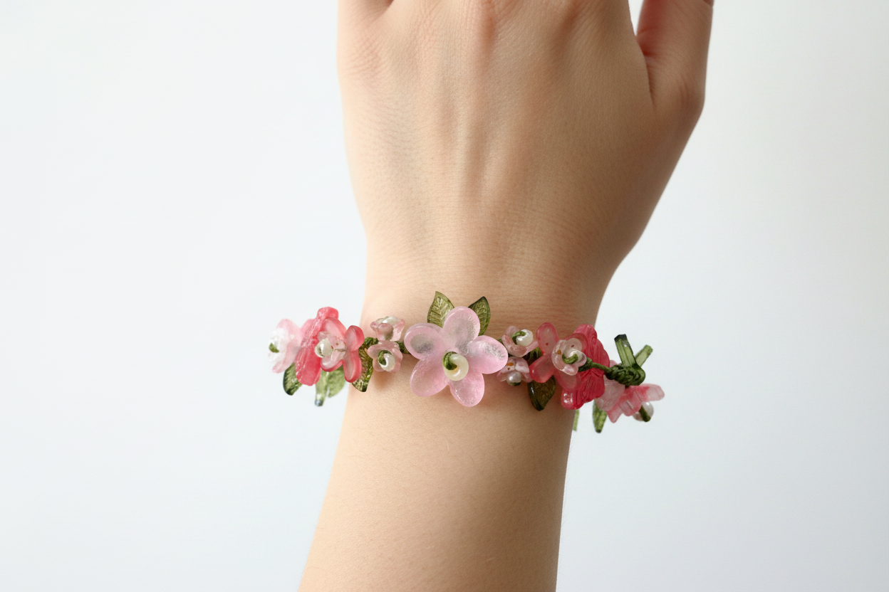Pulsera floral rosa hecha a mano