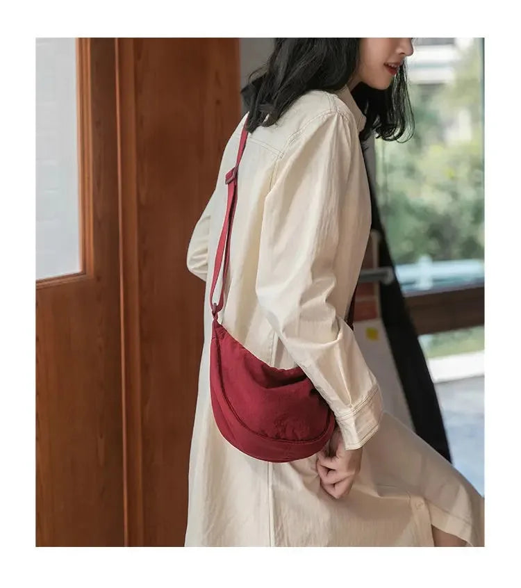 New Simple and Casual Solid Color Nylon Large Capacity Women's Dumpling Bag Shoulder Bag for Travel and Commuting