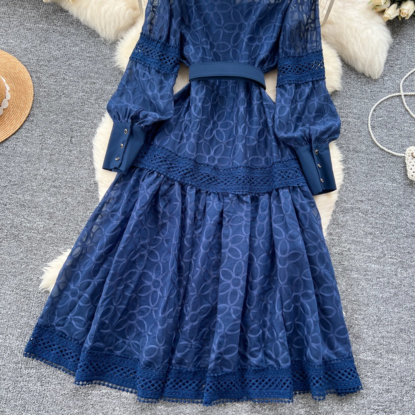 Women's Vintage Court Style Heavy Embroidery Lace Dress — Lantern Sleeve A-Line
