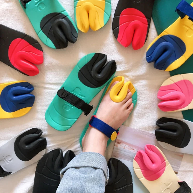 Unisex Comfortable Breathable Toe Separating Slippers Anti-Slip Fashionable Hollow out Design EVA Insole Rubber Outsole