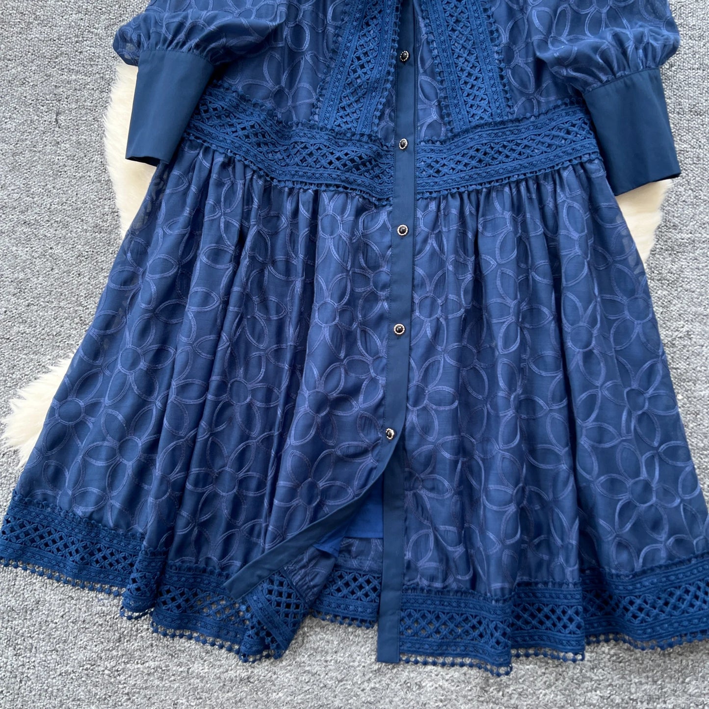 Women's Vintage Court Style Heavy Embroidery Lace Dress — Lantern Sleeve A-Line