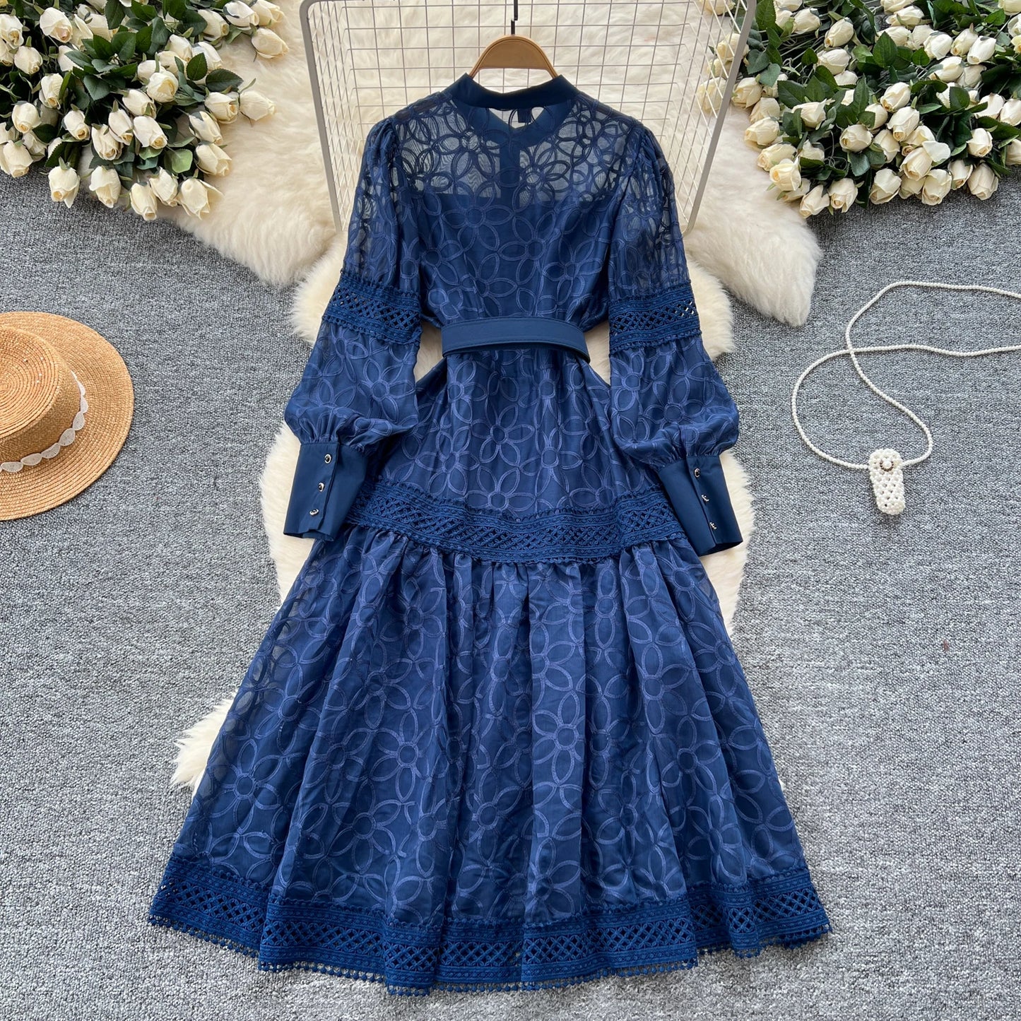 Women's Vintage Court Style Heavy Embroidery Lace Dress — Lantern Sleeve A-Line