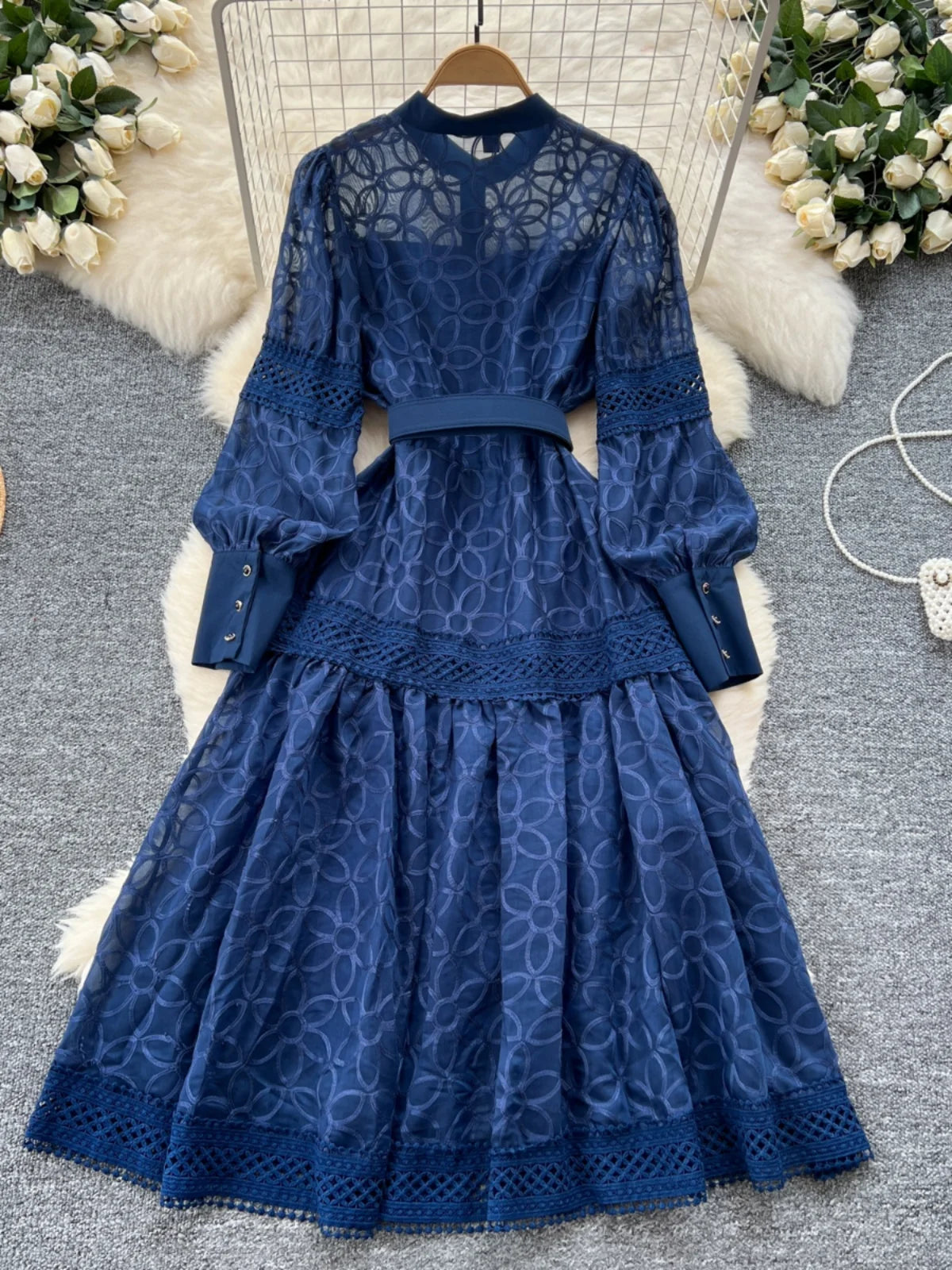 Women's Vintage Court Style Heavy Embroidery Lace Dress — Lantern Sleeve A-Line